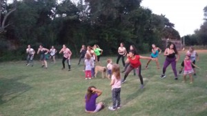 1º clase de zumba al aire libre (4)