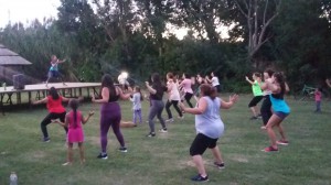 1º clase de zumba al aire libre (5)