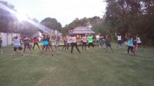 1º clase de zumba al aire libre (6)