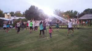 1º clase de zumba al aire libre (7)