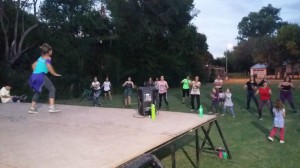 1º clase de zumba al aire libre (9)