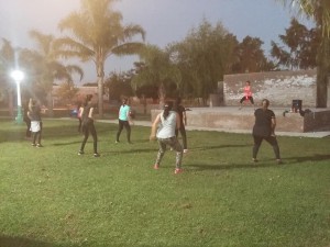 2º clase de zumba al aire libre (7)