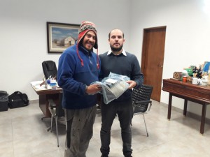 Entrega de ropa al personal (3)